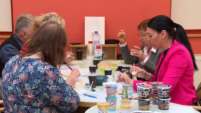 Každý Čech sní průměrně 278 kilogramů mléčných výrobků ročně. Odborníci hodnotili kvalitu