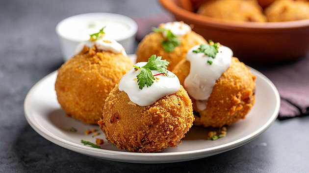 Jak zužitkovat zbytky risotta? Italové v tom mají jasno, vyrábí z nich malé pomeranče