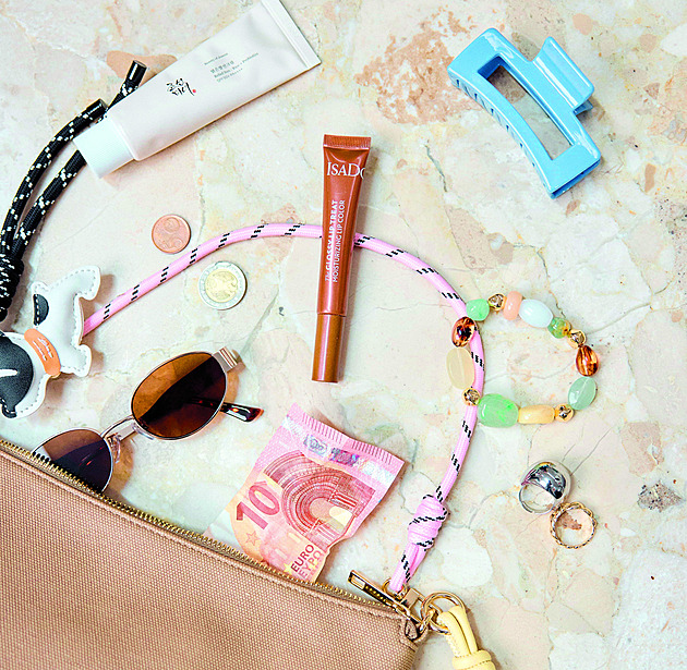 Krém, pilníček, balzám. Toto jsou nezbytnosti, které musíte mít v kabelce