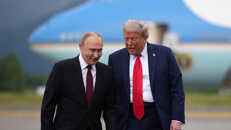 Varování před válkou v Íránu i debata o Ukrajině. Co padlo v telefonátu Trumpa s Putinem?