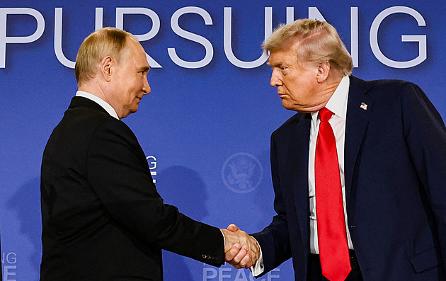 Trump a Putin se shodli na příměří během květnových oslav, řešili také Írán