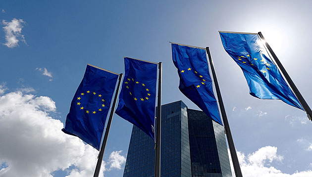 Budeme to hrát po celé Trumpovo funkční období, ale nedáme se, reaguje EU na cla