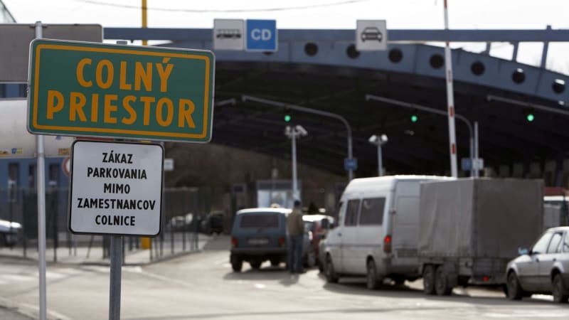 Ukrajina na dvě hodiny uzavřela hranice se Slovenskem. Čelila ruským vzdušným úderům