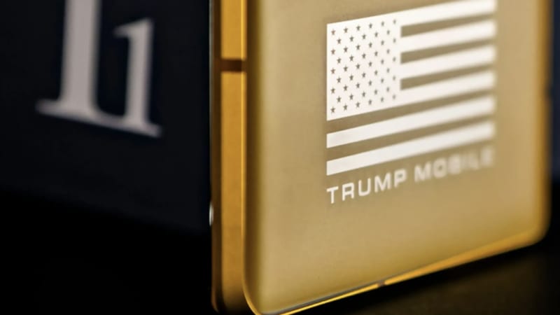 Trumpův zlatý smartphone je v nedohlednu. Čtvrt milionu předplatitelů má smůlu