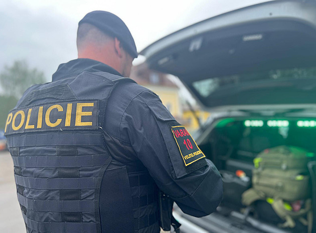 V Kynšperku nad Ohří našli část lidského těla, okolí prohledávají desítky policistů