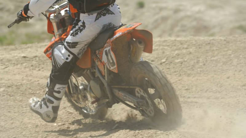 Neštěstí při motocyklových závodech v Jičíně. Zemřel 20letý jezdec, havaroval při kvalifikaci