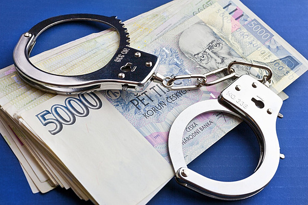 Brali milionové dotace na školení, mnohá se vůbec nekonala, viní policie 18 lidí