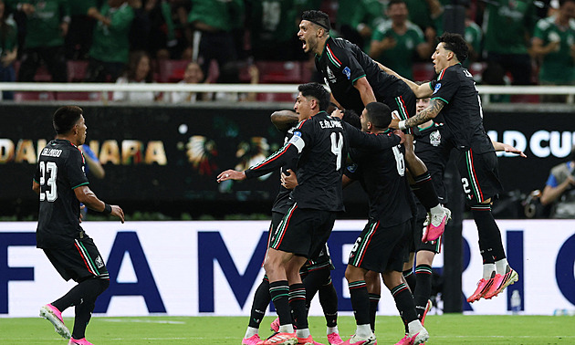 Mexiko - Jižní Korea 1:0, po chybě v obraně rozhodl Romo, domácí jsou v osmifinále