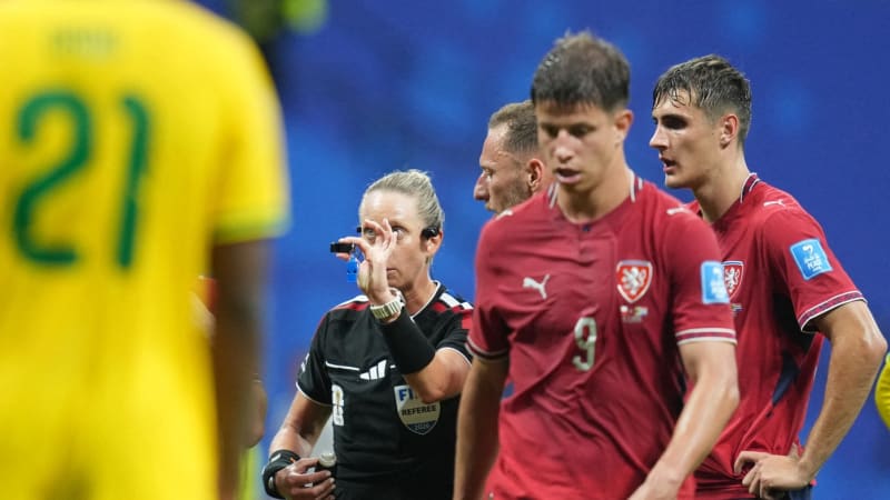 Program MS ve fotbale: Češi musí uspět s Mexikem, kdo už má jistý postup do play off?