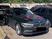 Policie! Probudili v noci u D1 cizinci spící posádku auta. Pak ji okradli