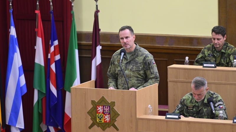 Řehka z armády přímo do Senátu? Bývalý náčelník generálního štábu bude kandidovat v Plzni