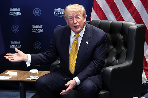 Volit poštou je podvod, říká Trump, ale pak šel taky. Rozumná výjimka, tvrdí Bílý dům