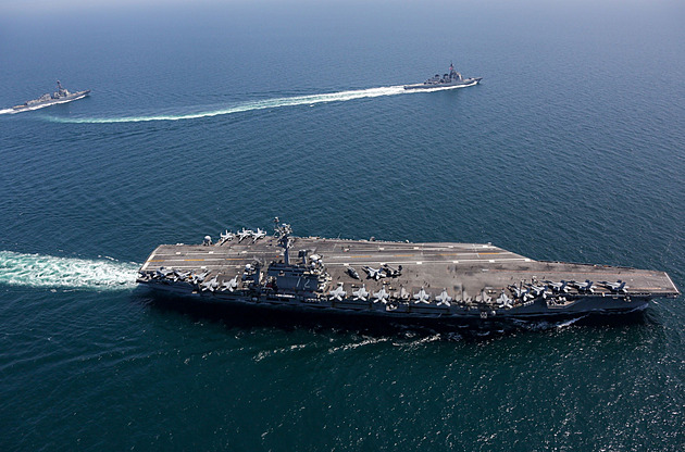 Do Arabského moře dorazila náhrada za problémovou loď USS Abraham Lincoln