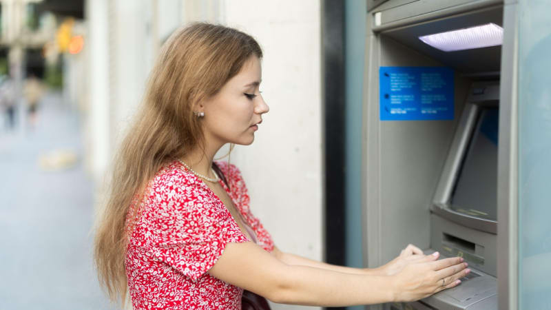Dvě velké banky hlásí odstávku. Omezení služeb se dotkne více než milionu lidí v Česku