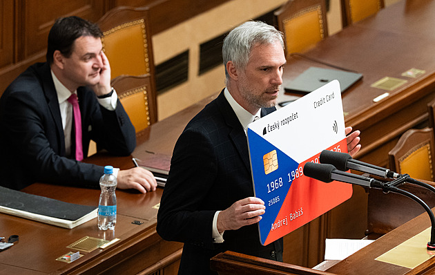 Hřib ve Sněmovně vytáhl Babišovu obří kreditku. Hypotéky zdraží, varoval